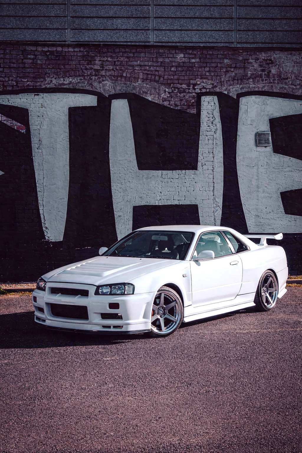 Nissan Skyline R34 night front