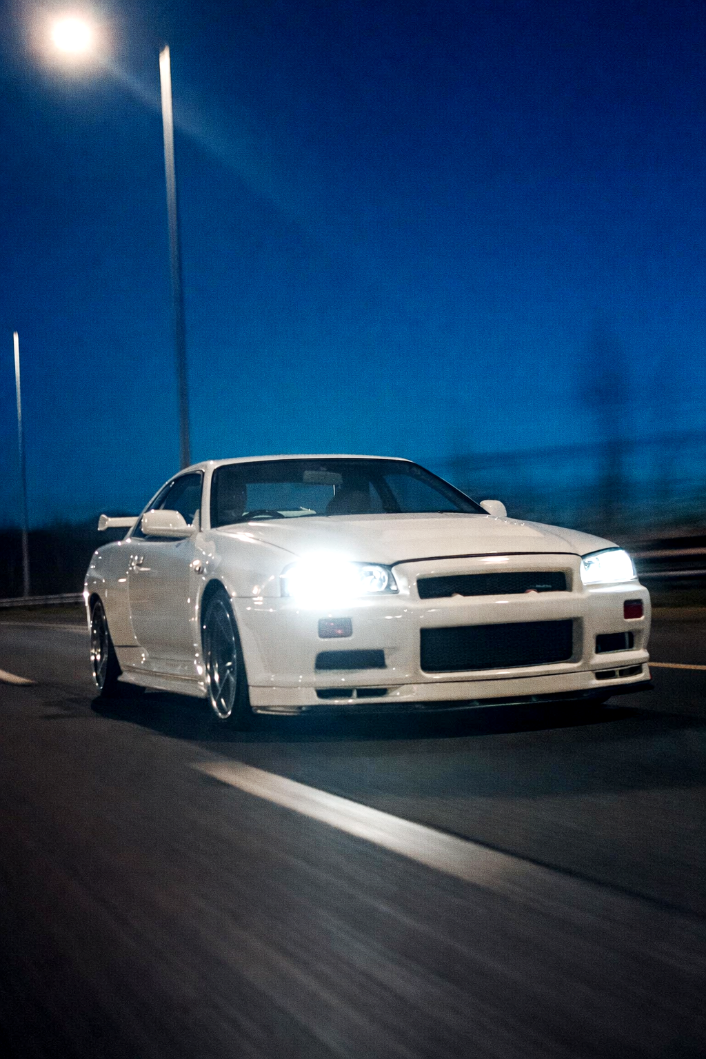 Nissan Skyline R34 night rear tails